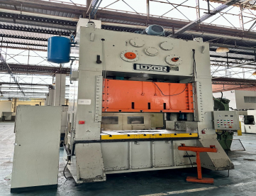 Foto: PRENSA FREIO FRICÇÃO LUXOR 350 TONS - MESA 1200MM X 1850MM