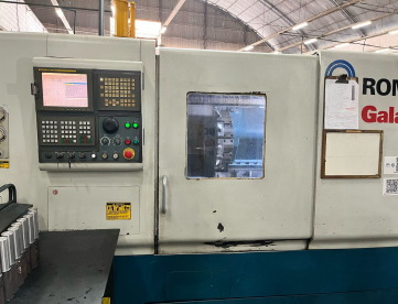 Foto: CENTRO DE TORNEAMENTO TORNO CNC ROMI GALAXY 30 - 320MM X 1020MM - ANO 2004