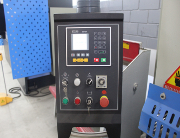 Foto: DOBRADEIRA HIDRAULICA CNC ATROX - 3200MM X 160 TONS - MÁQUINA NOVA