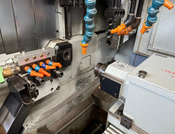 Foto: TORNO CNC AUTOMÁTICO DE CABEÇOTE MOVEL - STAR SR20R -COM ALIMENTADOR DE BARRAS - ANO 2008