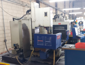 Foto: FRESADORA CNC - VEKER - VK4400 - ANO 2006 - 1000 x 500 x 500 MM