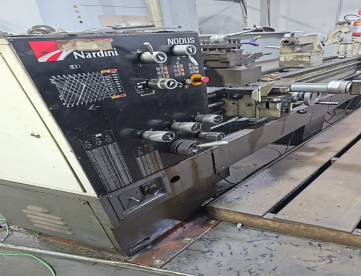 Foto: TORNO MECÂNICO NARDINI ND325 - 660MM X 2200MM - ANO 2008