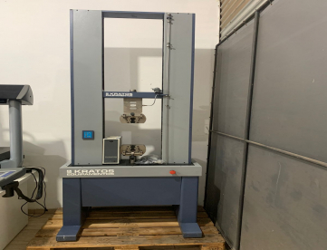 Foto: MÁQUINA UNIVERSAL DE ENSAIOS - KRATOS - 10 TONELADAS