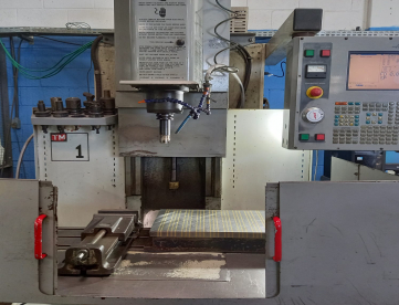 Foto: FRESADORA CNC HAAS -MODELO TM-1 760 X 350 X 405 -ANO 2003