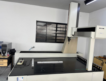 Foto: TRIDIMENSIONAL CNC - MITUTOYO - BEYOND 710 -X 900 Y 1600 Z 600