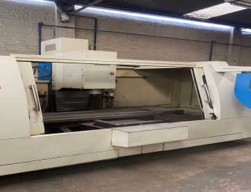 Foto: FRESADORA CNC - DIPLOMAT 3001 PETRUS 50100 R -1000 X 500 X500 - ANO 2005