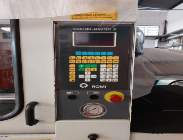 Foto: INJETORA DE PLÁSTICOS - ROMI - PRIMAX - 220R - ANO 2001 COM NR12