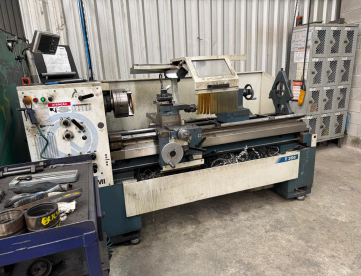 Foto: TORNO MECÂNICO - ROMI - T350 - ANO 2020 - 520 x 1500 MM