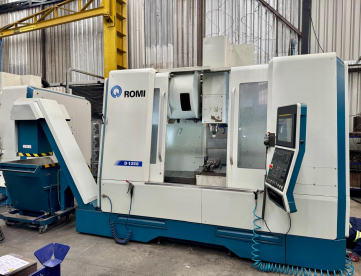 Foto: CENTRO DE USINAGEM VERTICAL - ROMI - D1250 - ANO 2021 - 1270 x 610 x 640 MM - COM 4º EIXO MGR230