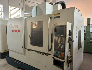 Foto: CENTRO DE USINAGEM VERTICAL - ROMI - D1000 - ANO 2013 - COMANDO FANUC - 1000 x 610 x 640 MM