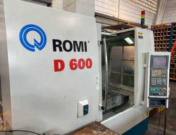 Foto: CENTRO DE USINAGEM VERTICAL - ROMI - D600 - ANO 2013 - 600 x 530 x 580 COM REFRIGERAÇÃO