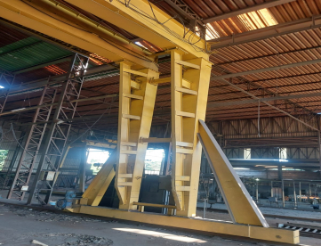 Foto: PÓRTICO COM VÃO DE 7 MTS X ELEVAÇÃO DE 8 MTS - CAPACIDADE 50 TONELADAS - COM 45 MTS DE TRILHO CADA LADO