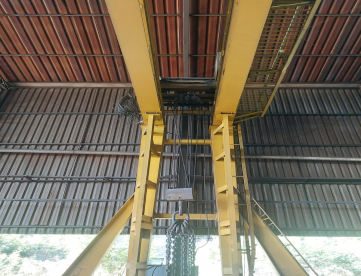 Foto: PÓRTICO COM VÃO DE 7 MTS X ELEVAÇÃO DE 8 MTS - CAPACIDADE 50 TONELADAS - COM 45 MTS DE TRILHO CADA LADO