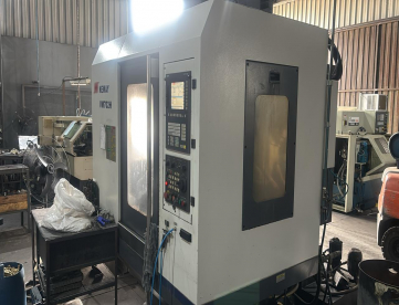 Foto: CENTRO DE USINAGEM VERTICAL - NEWAY - VM702H - 650 x 420 x 500MM - ANO 2014