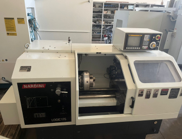Foto: TORNO CNC - NARDINI - LOGIC175 - 350 X 490MM - TORRE ELÉTRICA - PLACA PNEUMÁTICA - COMANDO MCS RX2025