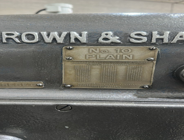 Foto: FRESADORA UNIVESAL - BROWN & SHARPE - 400 X 200 - ISO 40 - NUMERO 10