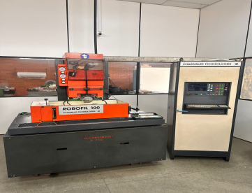 Foto: ELETROEROSÃO CNC A FIO - CHARMILLES - ROBOFIL 100 - CURSO 220 X 160 X 100 - ANO1989