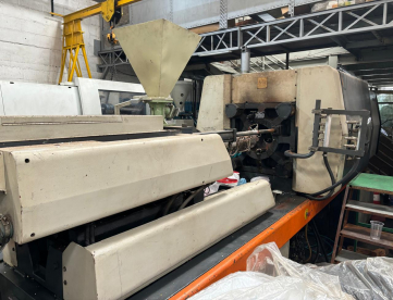 Foto: INJETORA DE PLÁSTICOS - SANDRETTO - 612/150 - 150 T0NELADAS - ANO 1996