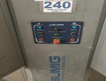 Foto: CELULA DE SOLDA COM ROBÔ DE 6 EIXOS - SUMIG - DAIHEN FD-B4 - ANO 2013 - DUAS MESAS ROTATIVAS COM SERVO MOTOR