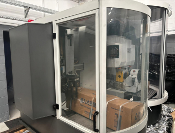 Foto: AFIADORA CNC 5 EIXOS  WALTER  HELITRONIC POWER PRODUCTION COM SISTEMA AUTOMÁTICO DE CARREGAMENTO DE BLANKS - -ANO 2002