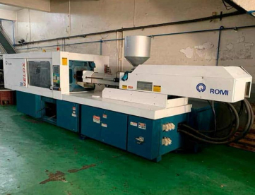 Foto: INJETORA DE PLÁSTICOS - ROMI - VELOX 220 -220 TONELADAS - ANO 2003
