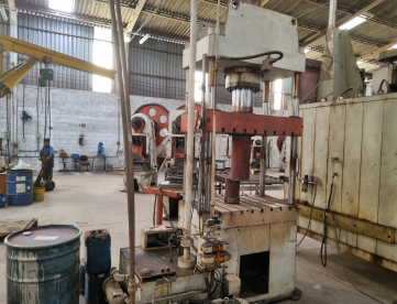 Foto: PRENSA HIDRAULICA LUXOR - LPR - 100 TON