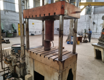 Foto: PRENSA HIDRAULICA LUXOR - LPR - 100 TON