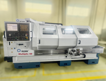 TORNO CNC - ROMI - MULTIPLIC 40 - ANO 2000 - 580 x  2000 MM - COMANDO FANUC - REVISADA