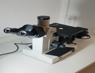 Foto: MICROSCÓPIO METALOGRÁFICO INVERTIDO TRINOCULAR COM AUMENTO DE 100x Até 1000x