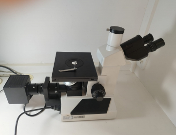 Foto: MICROSCÓPIO METALOGRÁFICO INVERTIDO TRINOCULAR COM AUMENTO DE 100x Até 1000x