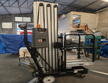 Foto: PLATAFORMA ELEVATORIA - JLG - 41 AM - ELEVAÇÃO 12.41 MTS