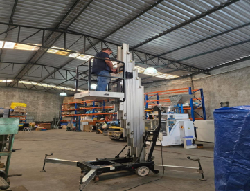 Foto: PLATAFORMA ELEVATORIA - JLG - 41 AM - ELEVAÇÃO 12.41 MTS