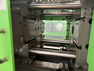 Foto: INJETORA DE PLÁSTICO - WELLTEC - 90Se II - ANO 2019 - COM ROBÔ