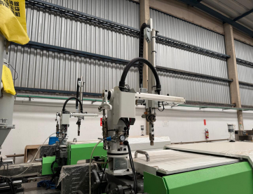 Foto: INJETORA DE PLÁSTICO - WELLTEC - 90Se II - ANO 2019 - COM ROBÔ