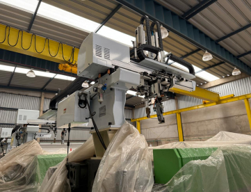 Foto: INJETORA DE PLÁSTICO - WELLTEC - 260Se II - ANO 2019 - COM ROBÔ
