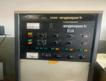 Foto: ELETROEROSAO DE PENETRAÇAO - ENGESPARK - EDM 700 -360 X 230 X360 -ANO 1989