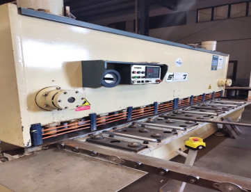 GUILHOTINA HIDRÁULICA - SORG - SGH1013/30 - 3000MM X 12MM - ANO 2007