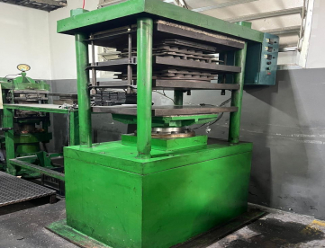 Foto: PRENSA DE BORRACHA HIDRÁULICA DE COLUNA - PLATÔ 700 x 500 MM