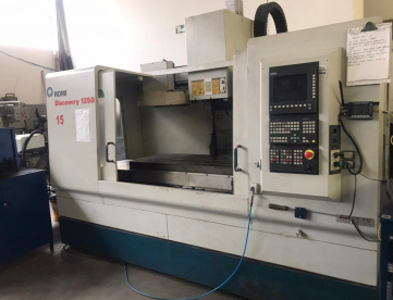 Foto: CENTRO DE USINAGEM VERTICAL - ROMI - DISCOVERY 1250 - COM 4 EIXO - ANO 2001