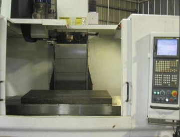 Foto: CENTRO DE USINAGEM VERTICAL - ROMI - D1250 - ANO 2004 - MÁQUINA TODA REVISADA E COM PINTURA NOVA