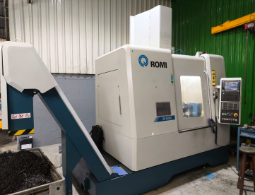 CENTRO DE USINAGEM VERTICAL - ROMI - D600 - ANO 2024 - COM 4º EIXO - TRANSFERE FINANCIAMENTO