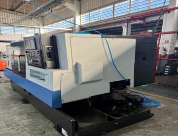 Foto: CENTRO DE TORNEAMENTO - DOOSAN - LYNX 220 LMSA – ANO 2013 - COM FERRAMENTAS ACIONADAS E SUB SPINDLE