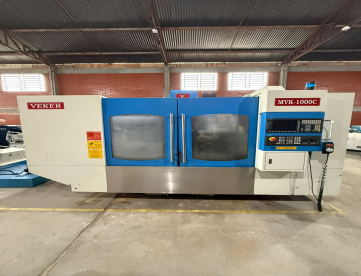 CENTRO DE USINAGEM VERTICAL - VEKER - MVK-1000C - ANO 2013
