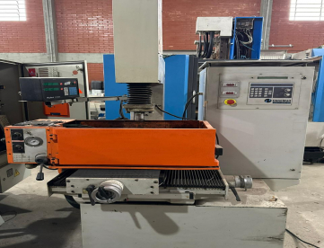 ELETROEROSÃO PENETRAÇÃO - ENGEMAQ - EDM 220NC - ANO 1996