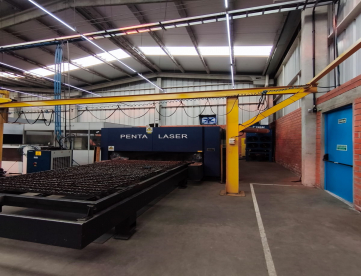 Foto: MÁQUINA LASER FIBRA 4KW - PENTA LASER - AWING 3015 - ANO 2020