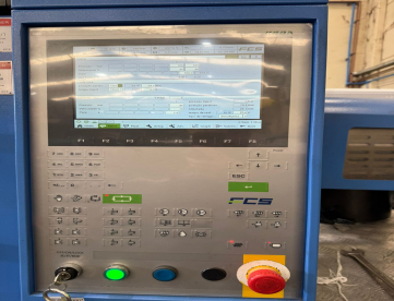 Foto: INJETORA DE PLÁSTICOS - FCS - HN-200 - ANO 2023