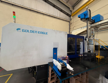 INJETORA PLÁSTICOS - GOLDEN EAGLE - GEK300W/S - ANO 2022 + Robô 
