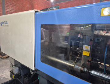 INJETORA DE PLÁSTICOS - HAITIAN - MA 2000/770 - ANO 2010 - COM SERVO MOTOR - COM NR12 - MUITO CONSERVADA