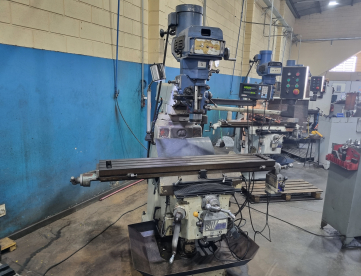 FRESADORA FERRAMENTEIRA - CLEVER - 4VS - ISO40 - ANO 2005