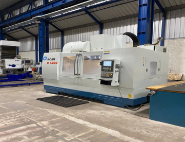 Foto: CENTRO DE USINAGEM VERTICAL - ROMI - D1250 - ANO 2014 - SIEMENS - COM REFRIGERAÇÃO INTERNA E 4º EIXO